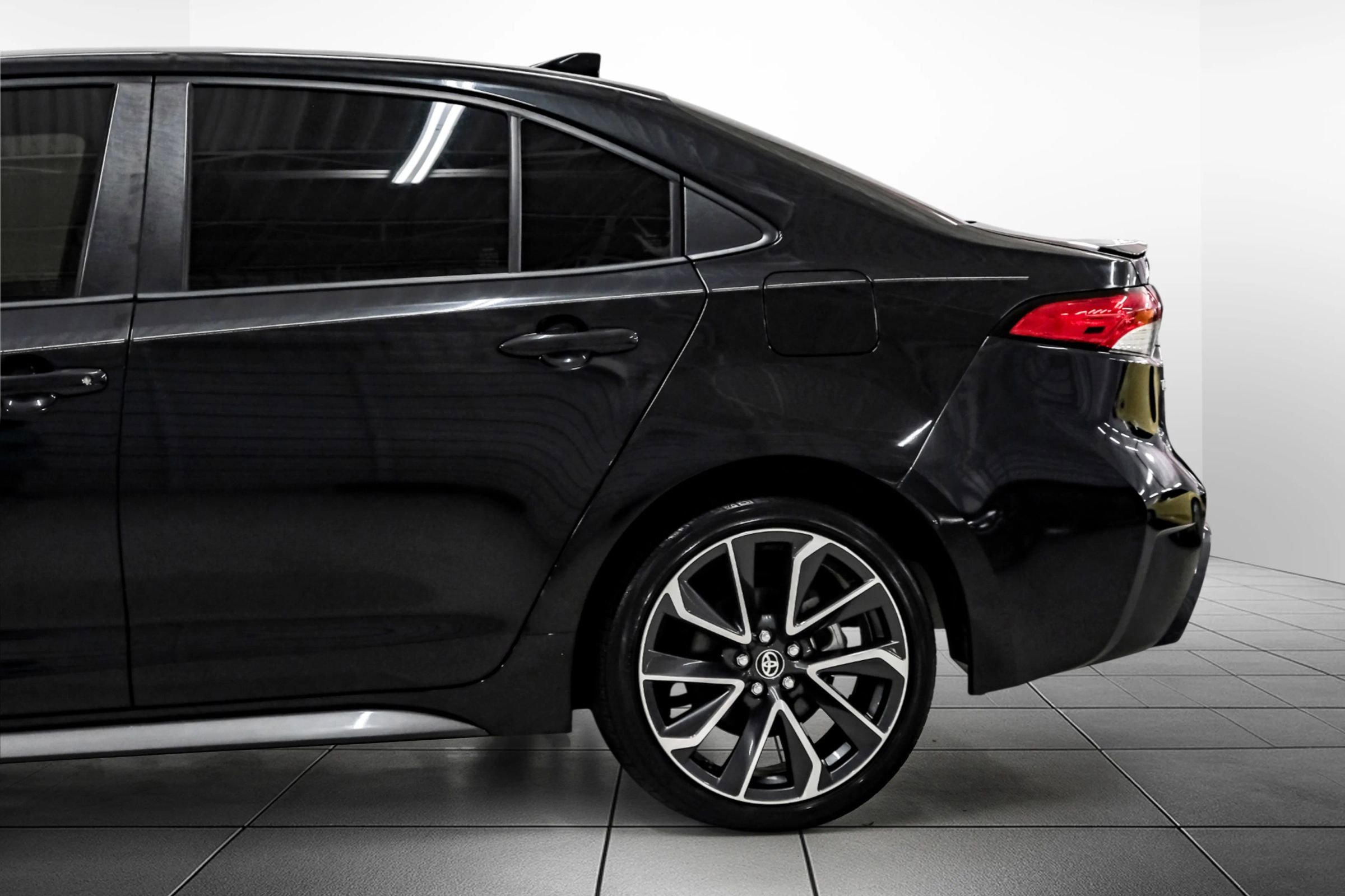 Used 2021 Toyota Corolla SE image 12