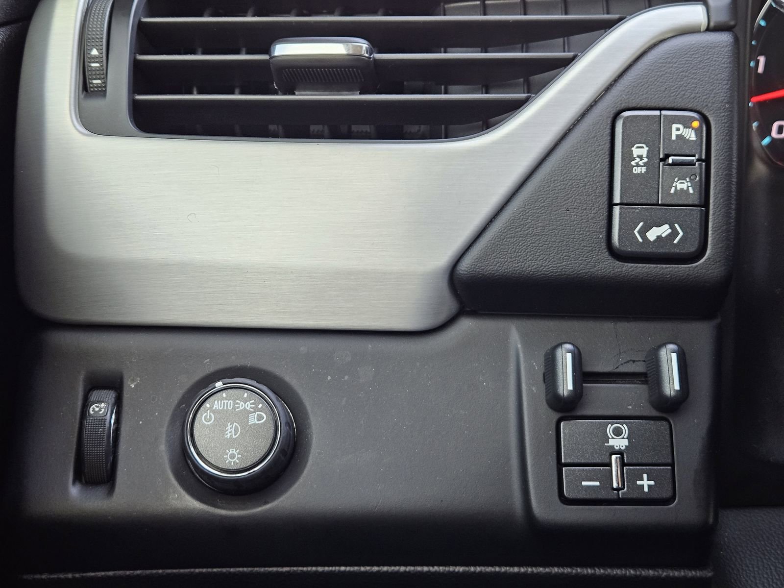 Used 2020 GMC Yukon SLT w/ Premium Edition image 23