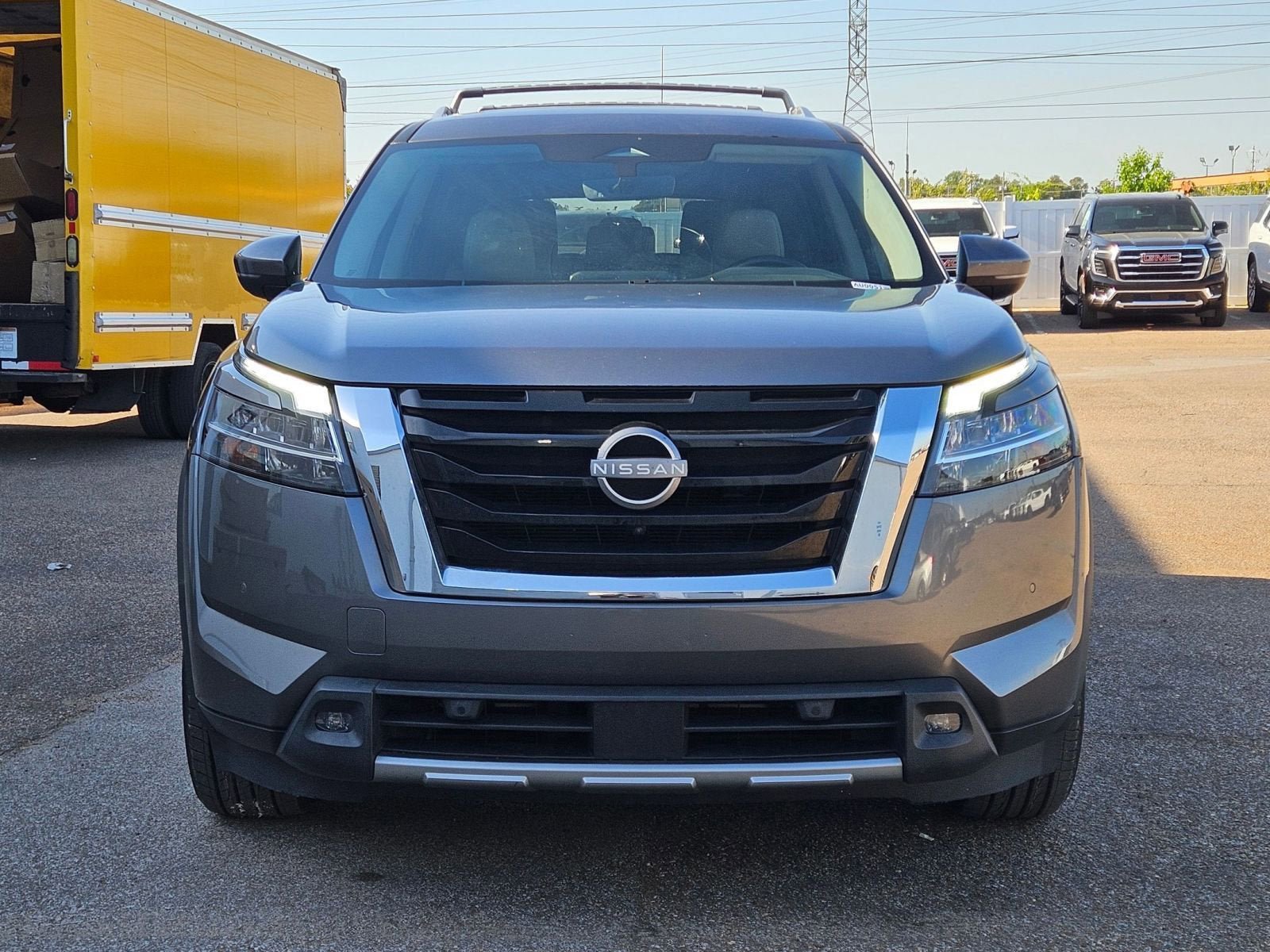 Used 2023 Nissan Pathfinder SL FWD image 9