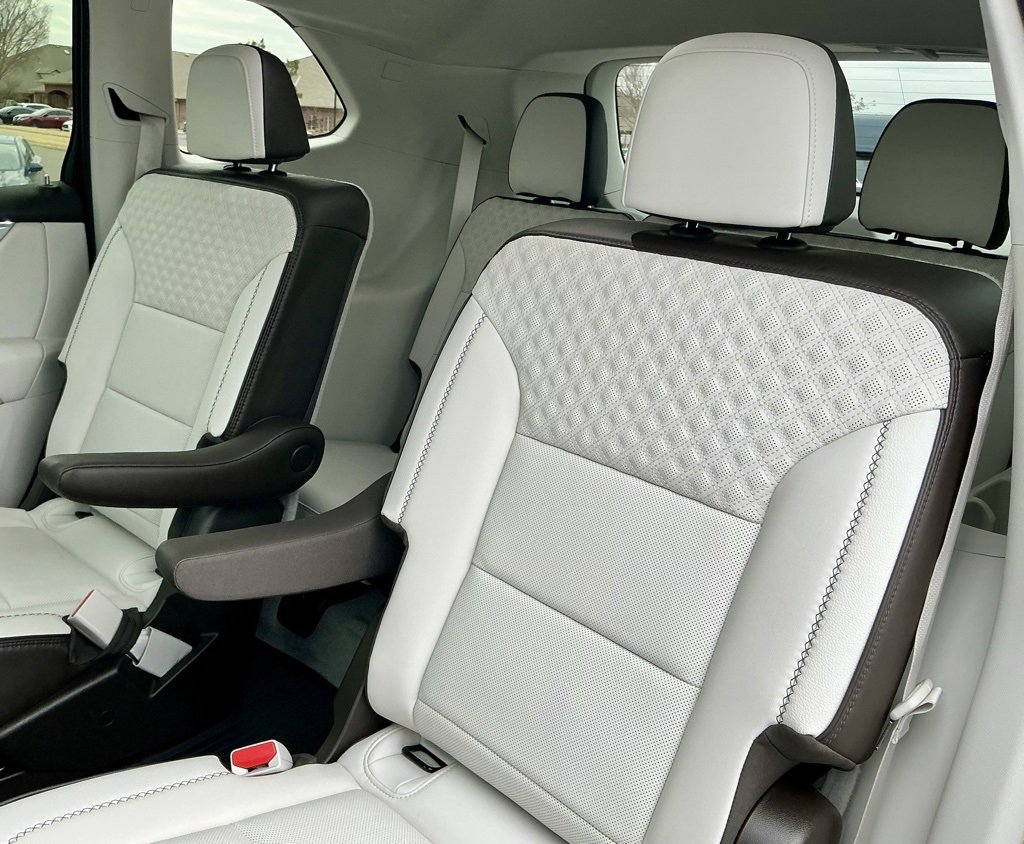 Used 2024 GMC Acadia Denali image 28