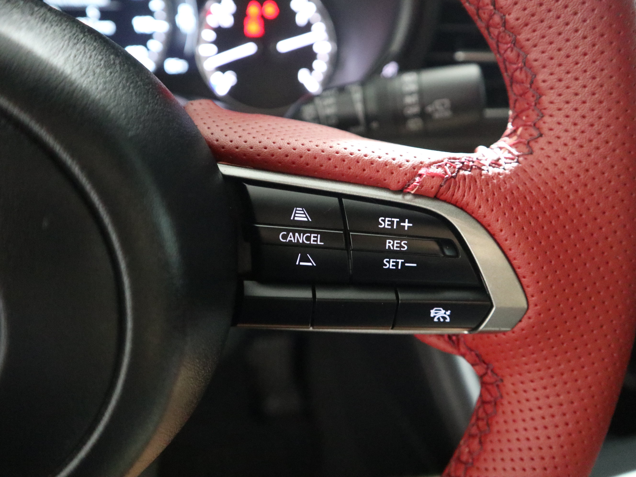Certified 2025 MAZDA MAZDA3 s FWD image 28