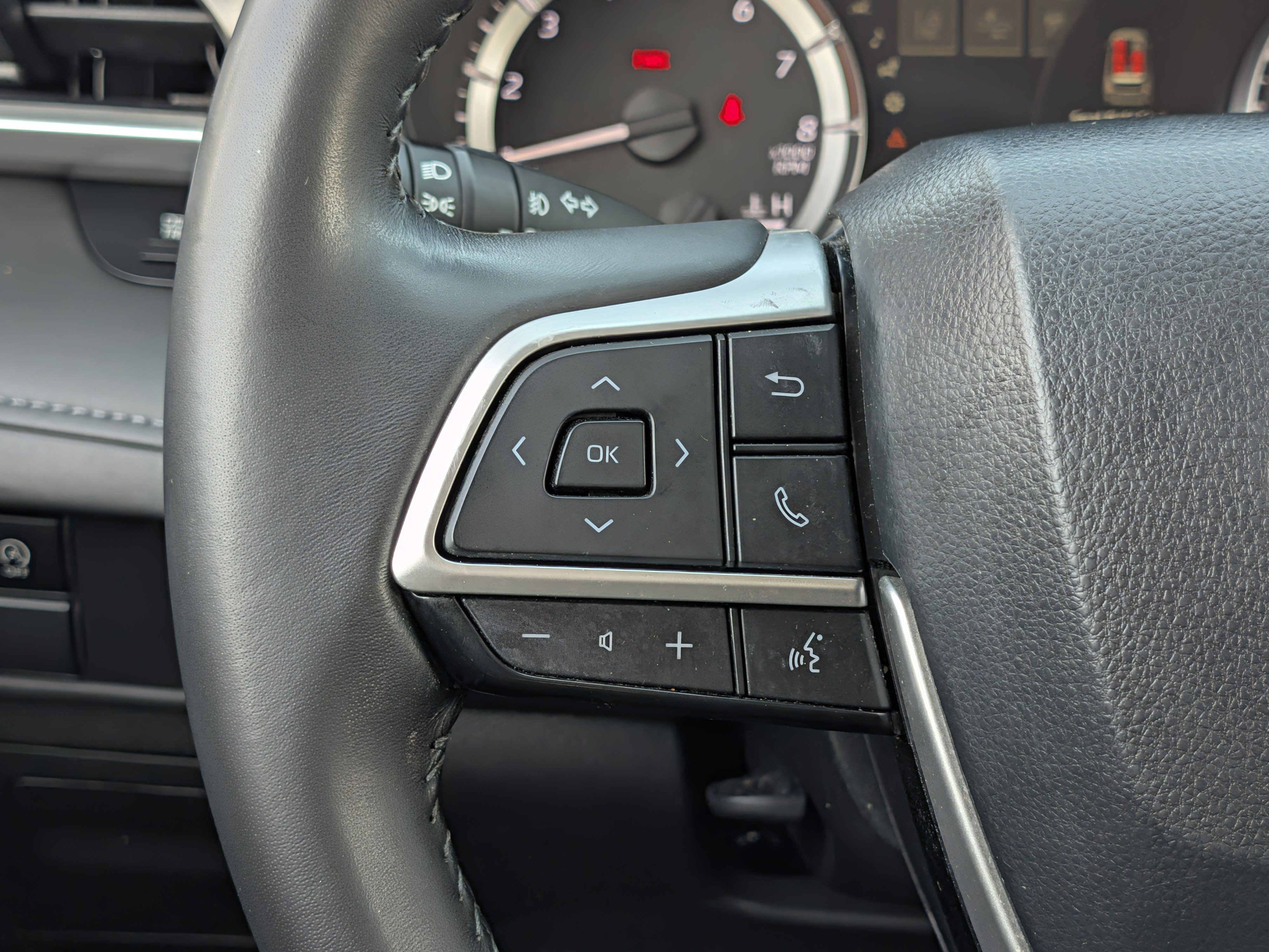 Used 2023 Toyota Highlander XLE AWD/4WD image 32