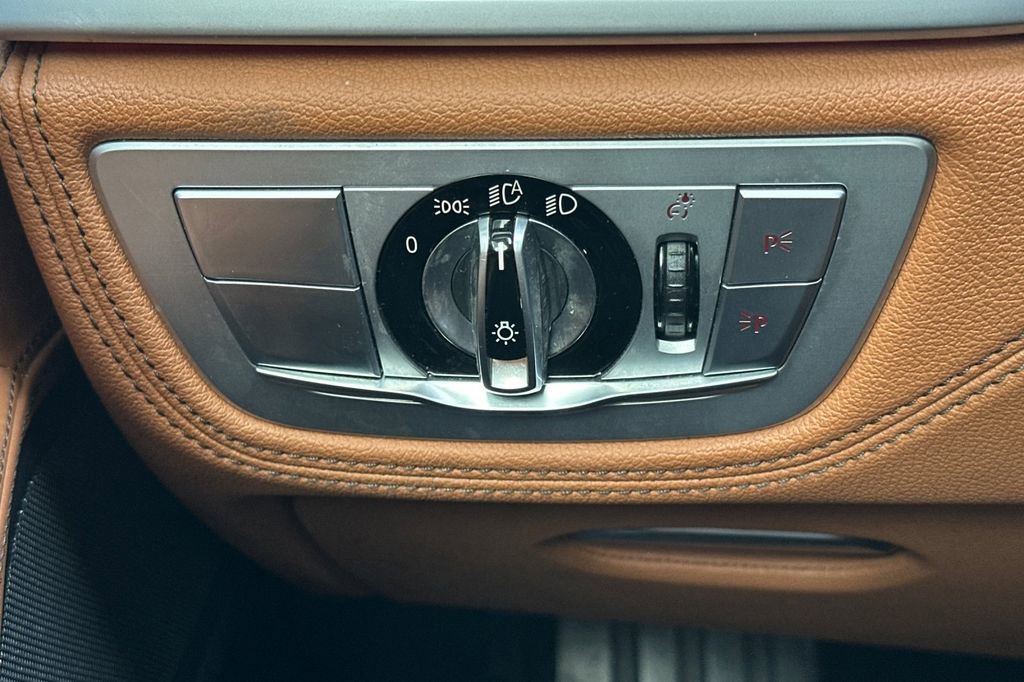 Used 2020 BMW 740i w/ Premium Package image 31