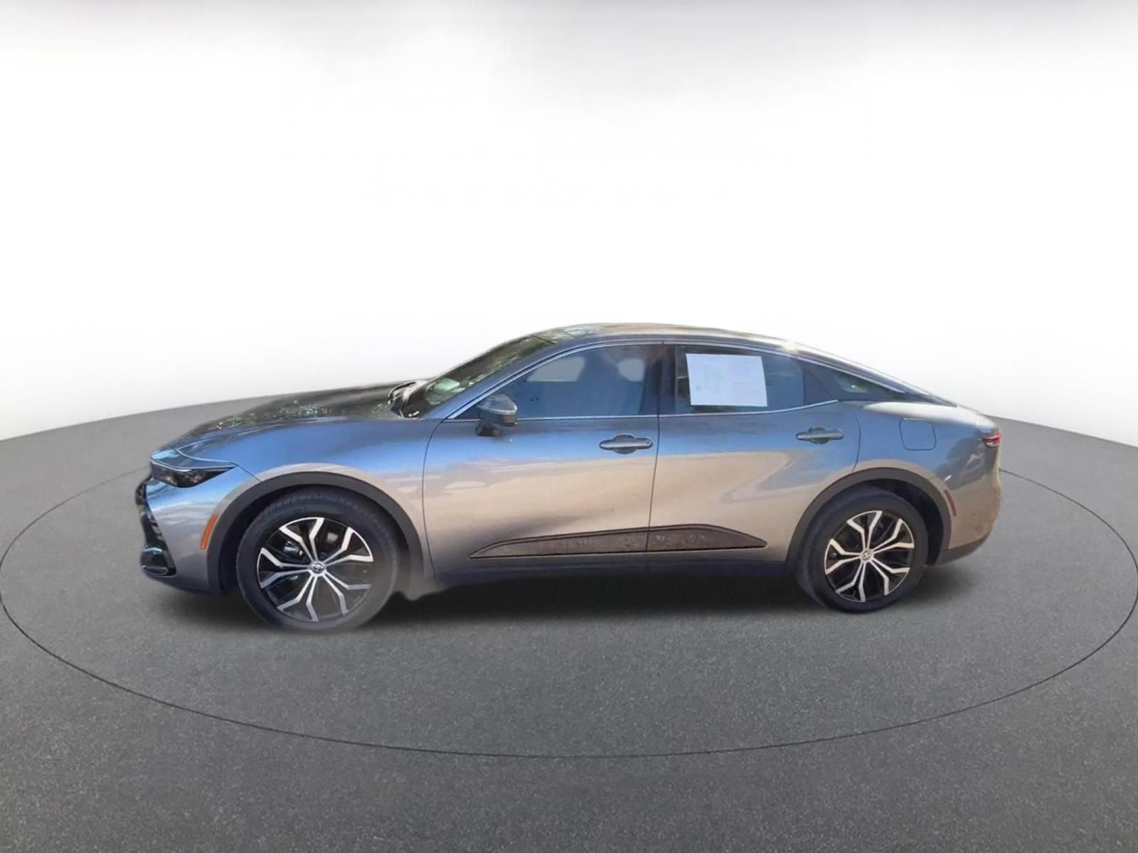 Used 2025 Toyota Crown XLE image 9