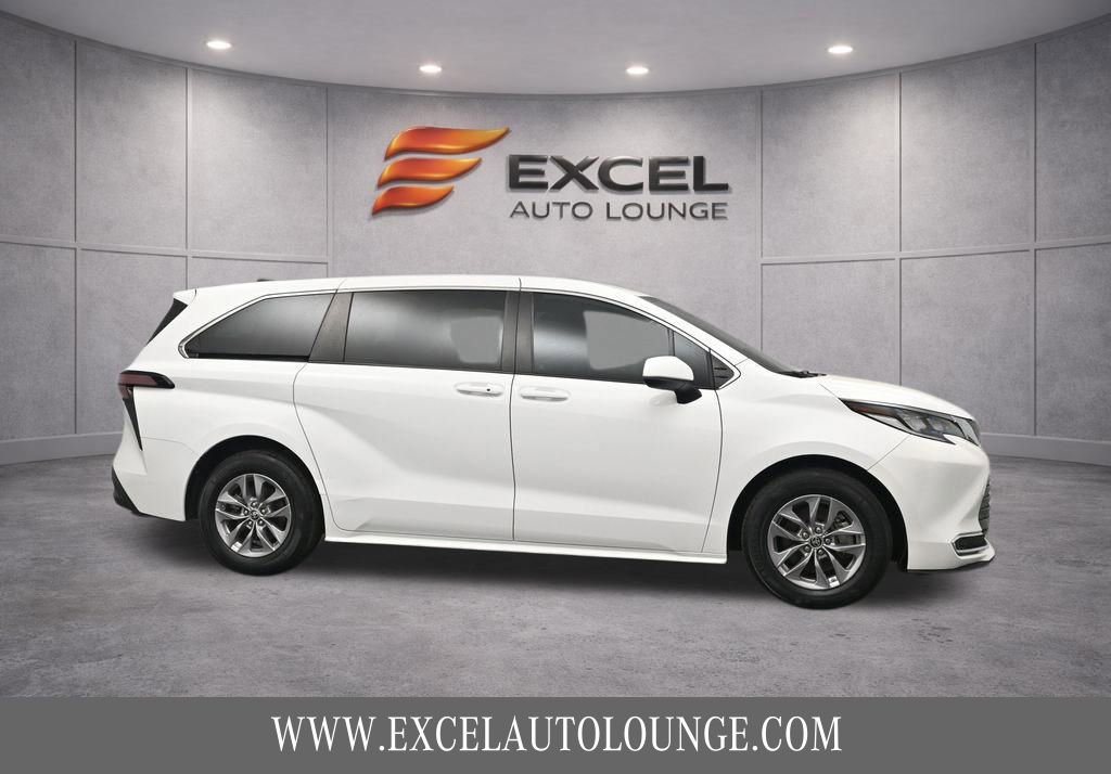 Used 2022 Toyota Sienna LE FWD image 10