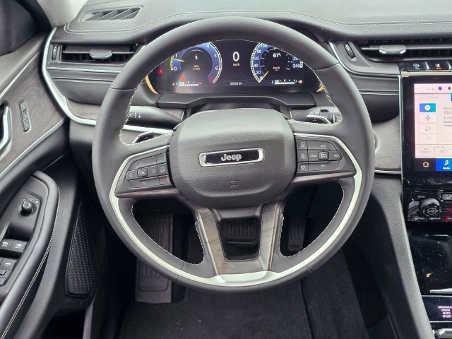 Used 2023 Jeep Grand Cherokee L Limited AWD/4WD image 17