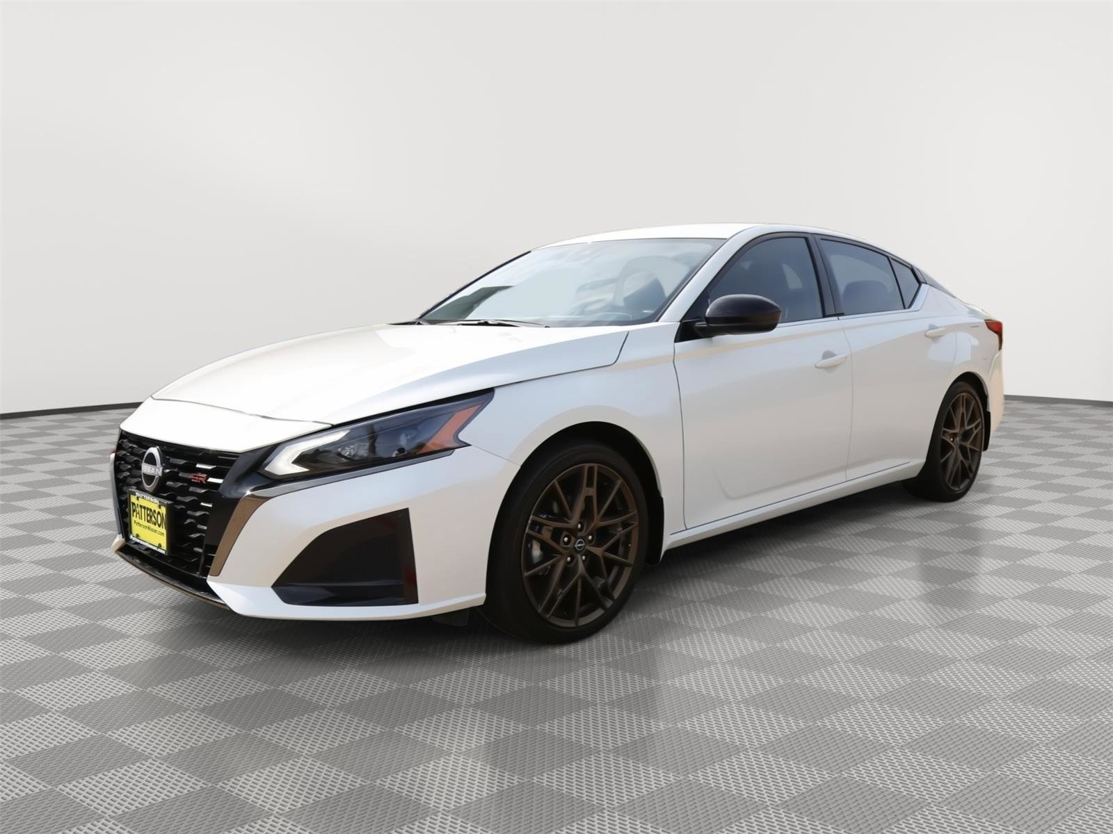 Used 2025 Nissan Altima 2.5 SR FWD image 2