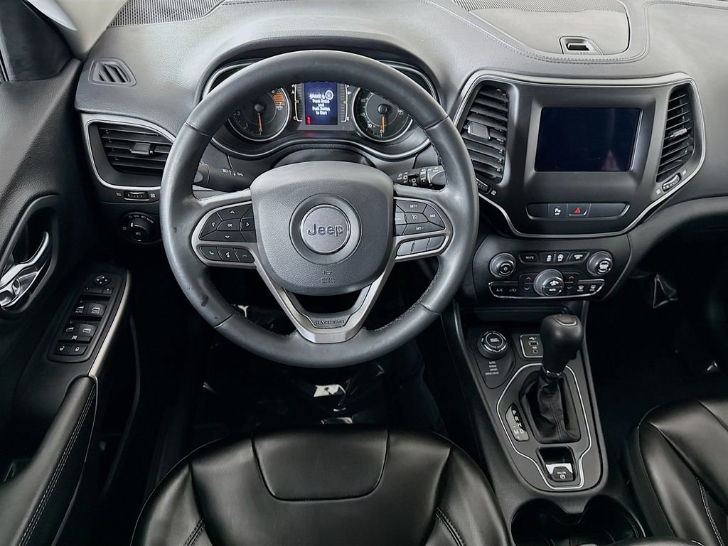 Used 2019 Jeep Cherokee Latitude Plus w/ Comfort/Convenience Group image 4