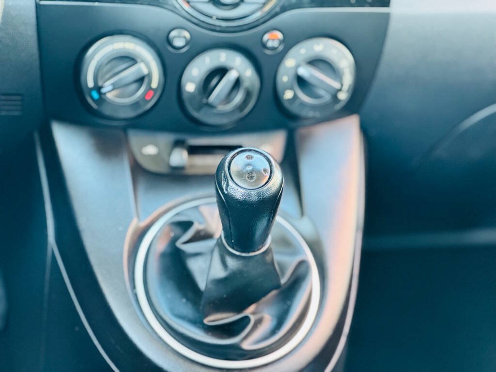 Used 2011 MAZDA MAZDA2 Touring FWD image 9