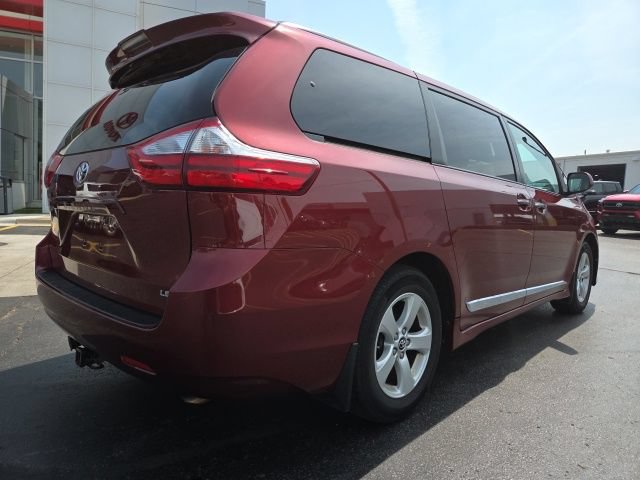 Used 2019 Toyota Sienna LE w/ LE Preferred Package FWD image 7
