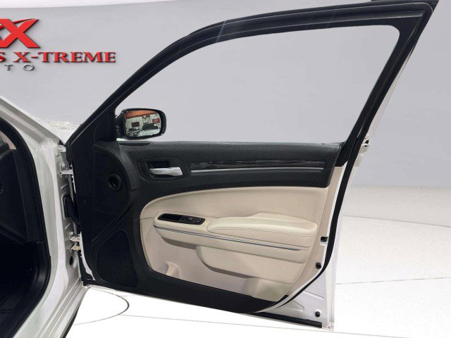 Used 2016 Chrysler 300 Limited w/ Driver Convenience Group image 36