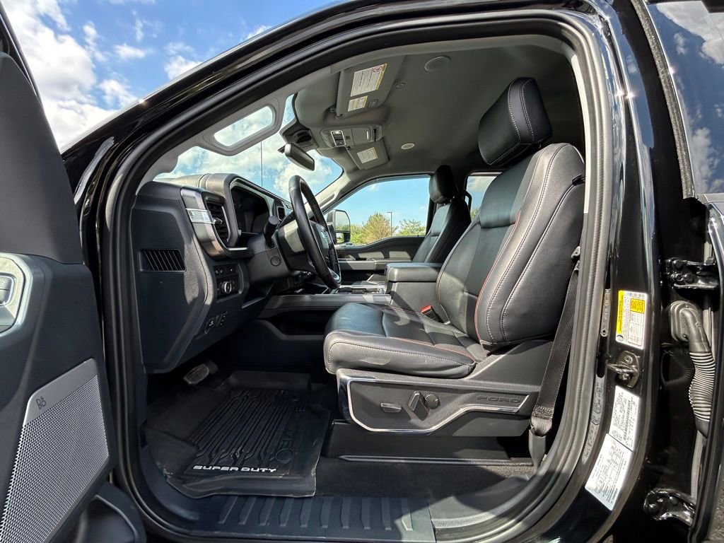 Used 2023 Ford F250 Lariat w/ Lariat Ultimate Package AWD/4WD image 2