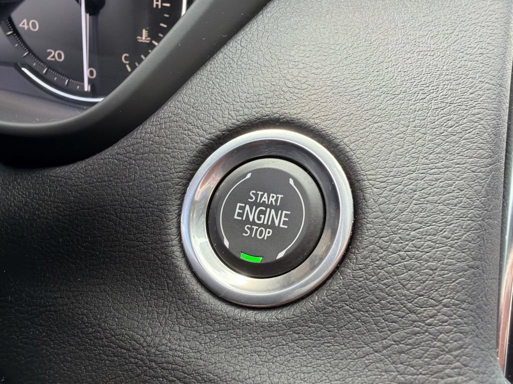 Used 2019 Cadillac XT4 Premium Luxury w/ Cold Weather Package AWD/4WD image 24