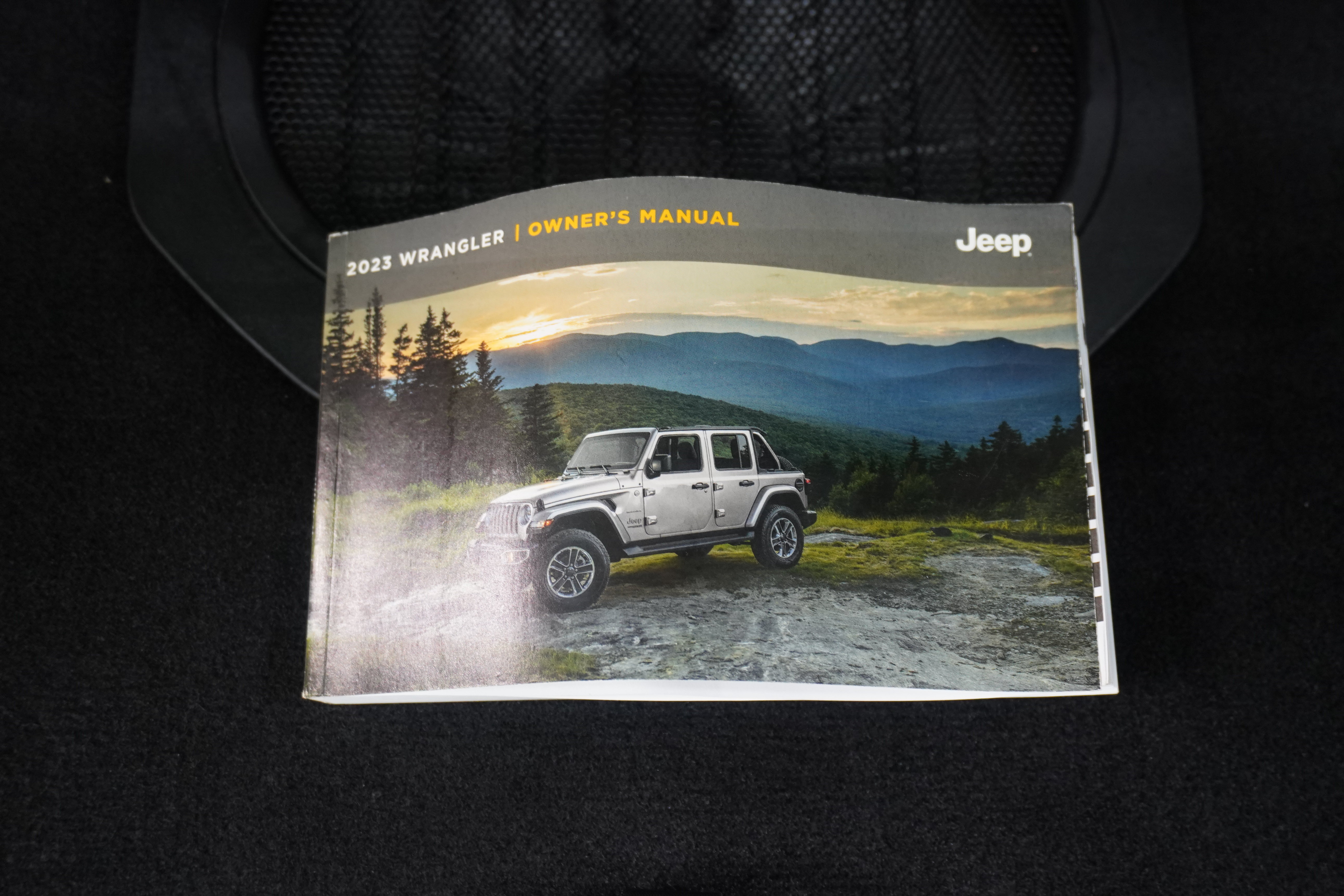 Used 2023 Jeep Wrangler Rubicon w/ Cold Weather Group AWD/4WD image 29