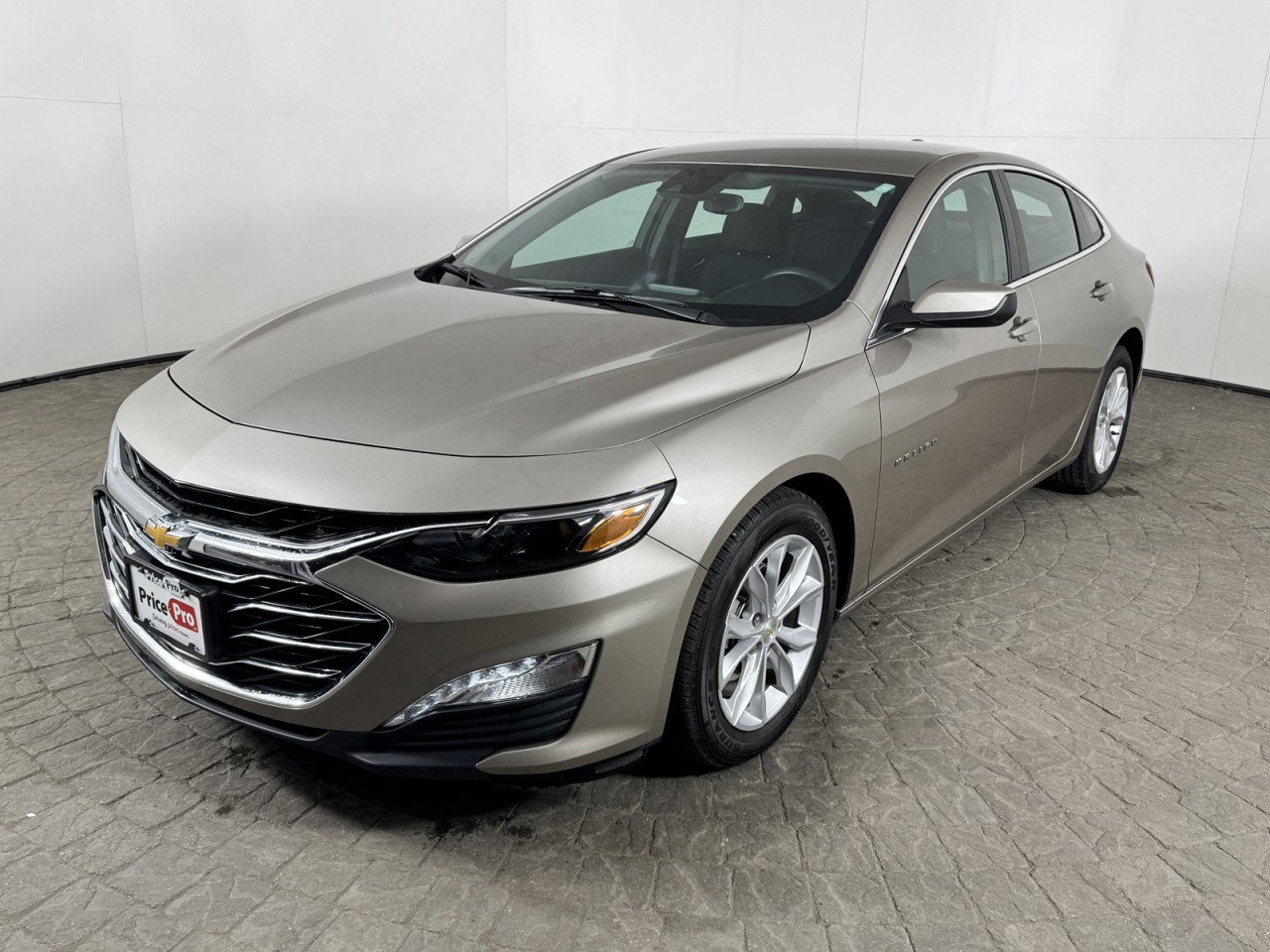 Used 2025 Chevrolet Malibu LT image 3