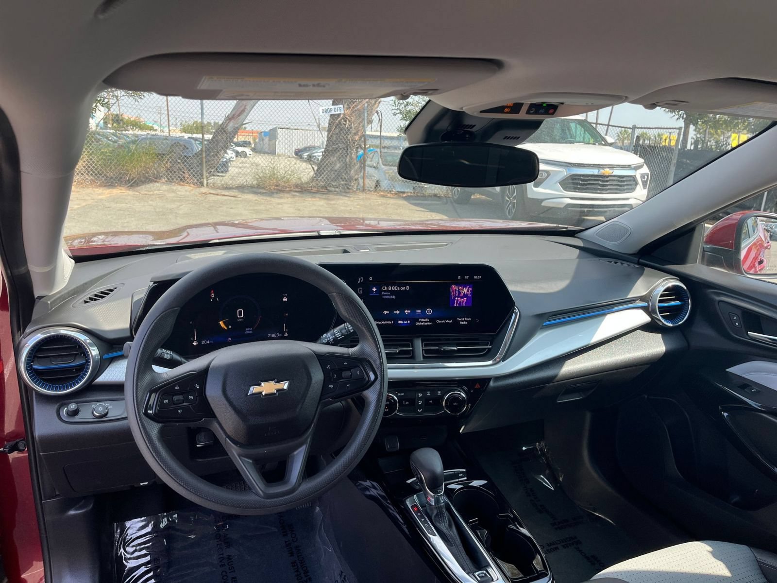Used 2025 Chevrolet Trax LT FWD image 34