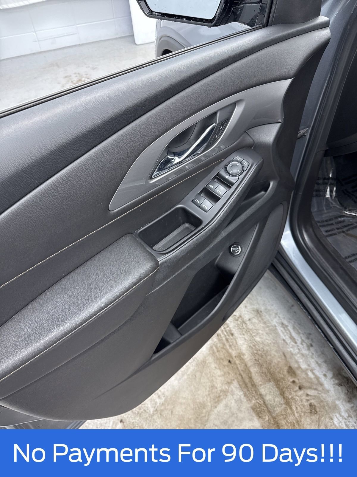 Used 2020 Chevrolet Traverse LT image 14