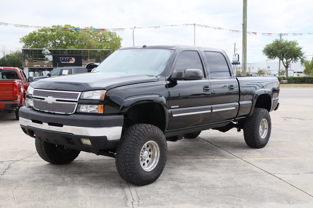 Used 2005 Chevrolet Silverado 2500 LS w/ Heavy-Duty Power Package AWD/4WD image 5