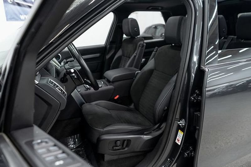 Used 2023 Land Rover Discovery S R-Dynamic AWD/4WD image 9