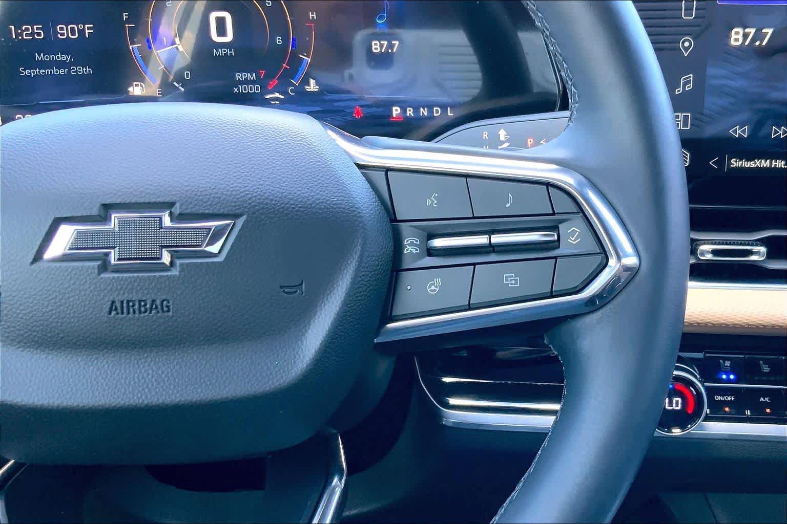 Used 2025 Chevrolet Equinox ACTIV w/ Safety and Technology Package FWD image 25