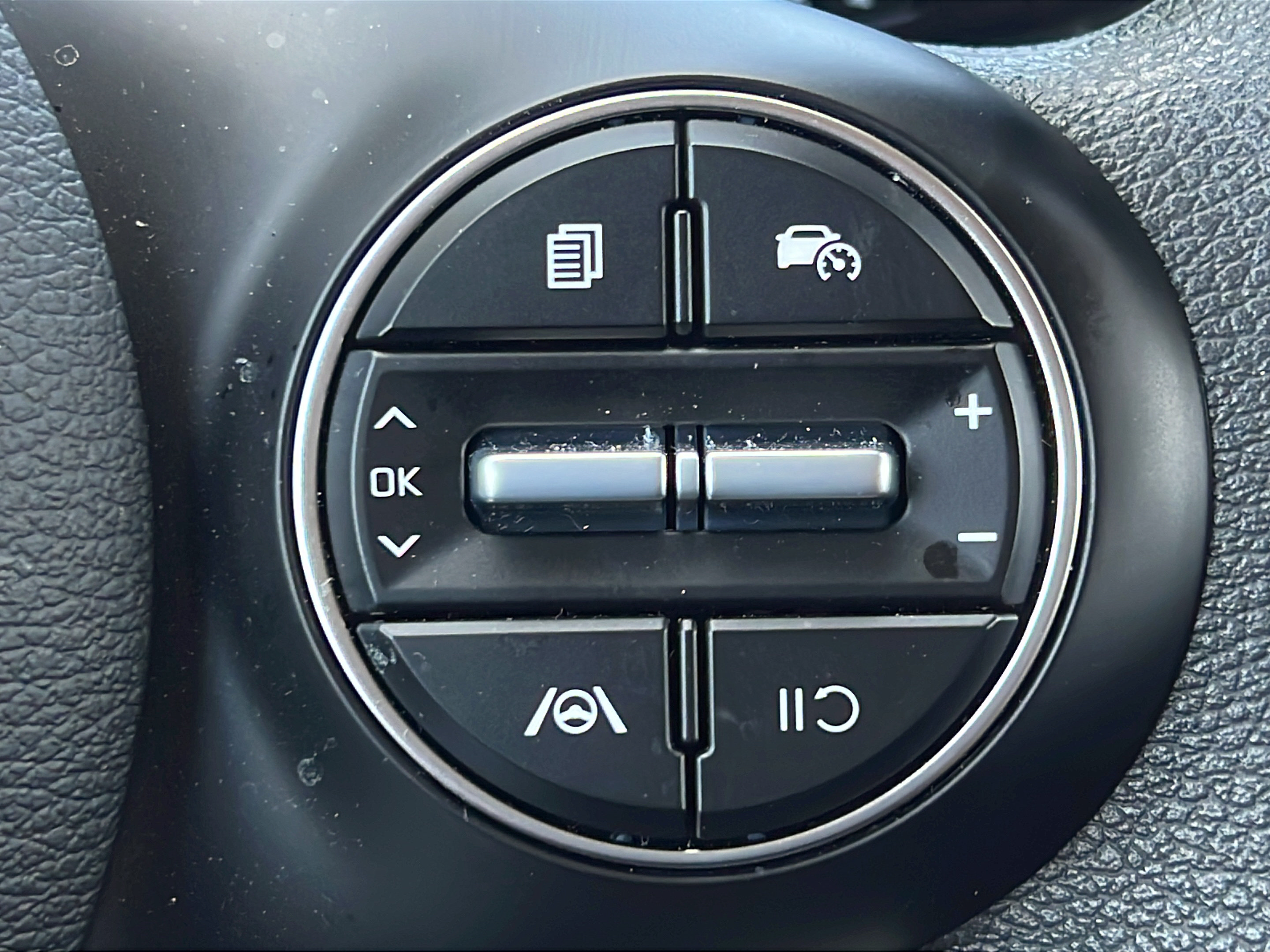 Certified 2025 Kia Soul LX w/ LX Technology Package FWD image 22