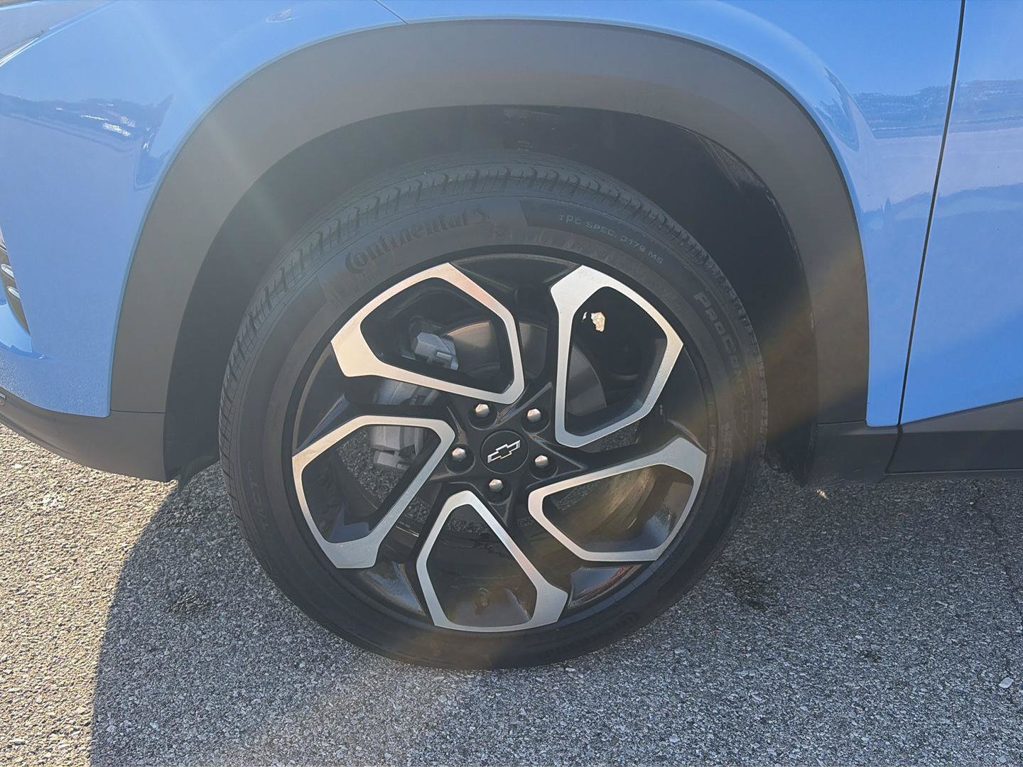 Used 2024 Chevrolet Trax RS w/ Sunroof Package FWD image 9