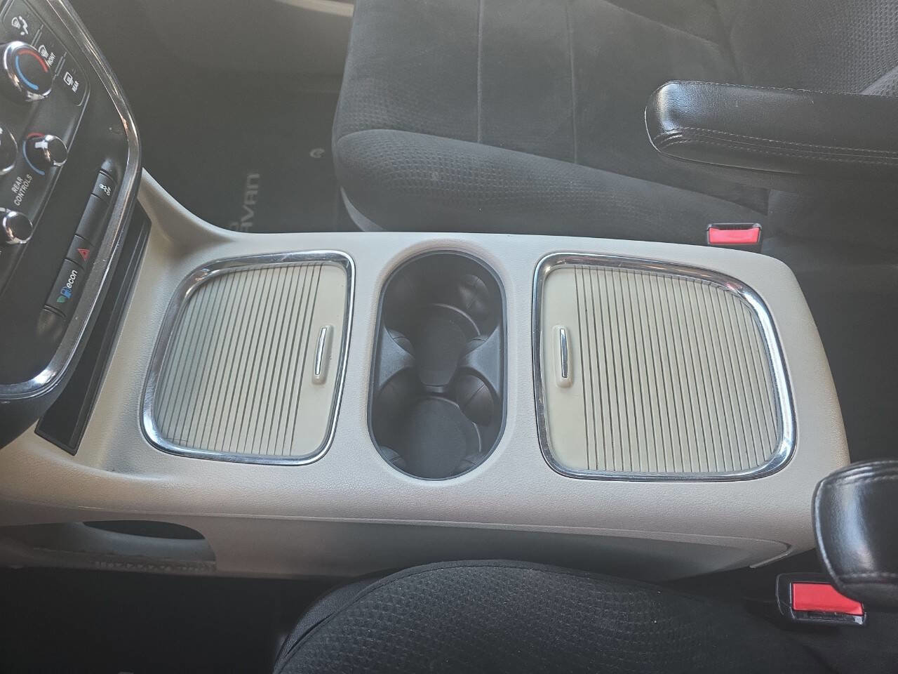 Used 2013 Dodge Grand Caravan SXT FWD image 14