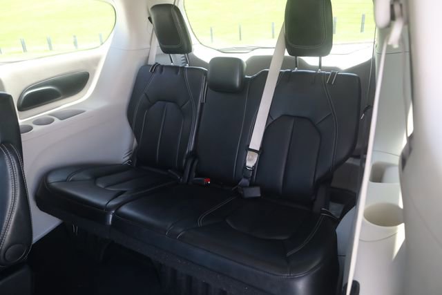 Used 2024 Chrysler Pacifica Touring-L FWD image 22