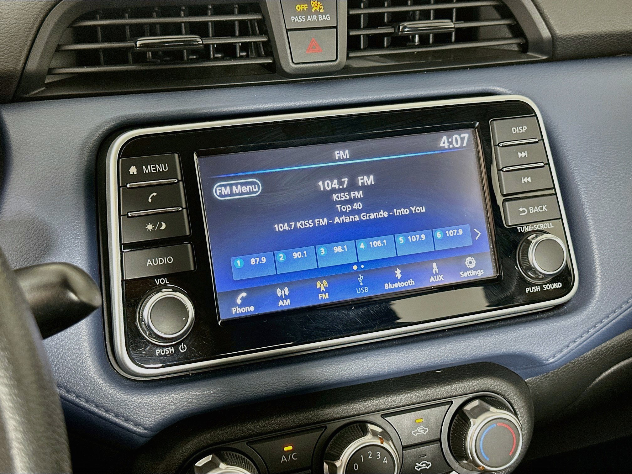 Used 2025 Nissan Versa SV FWD image 19
