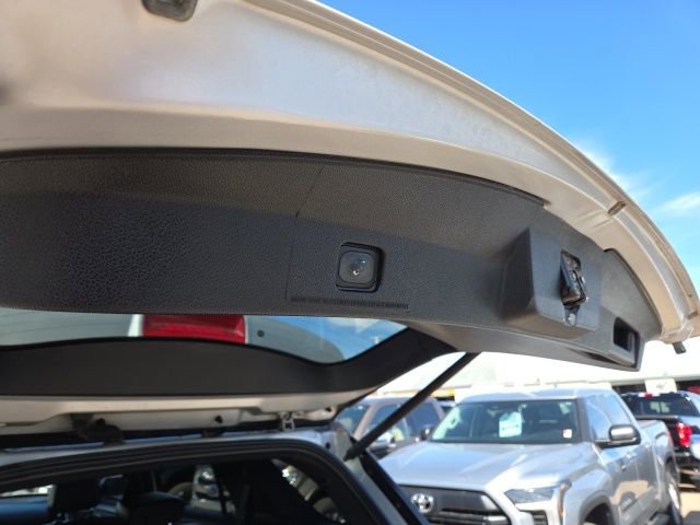 Used 2017 Ford Explorer Limited image 8