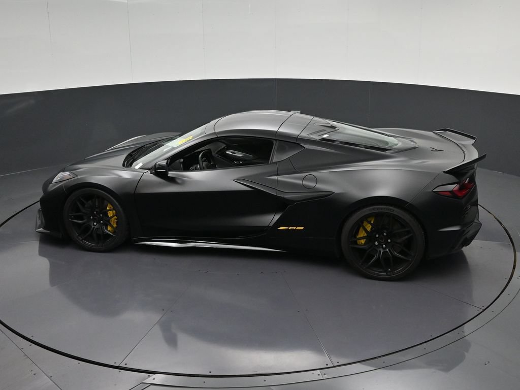 Used 2025 Chevrolet Corvette Z06 RWD image 25