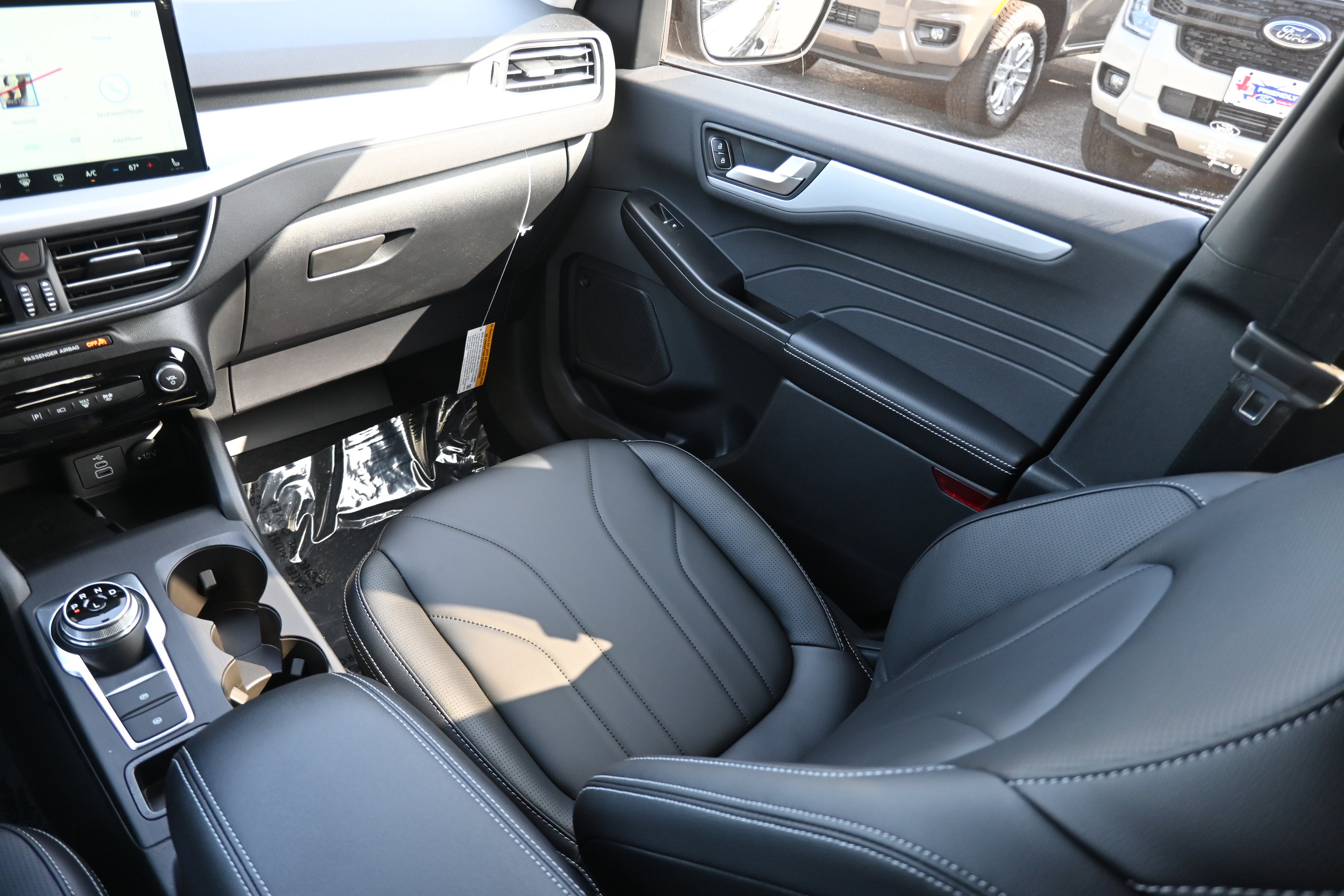 New 2026 Ford Escape SE w/ PHEV Premium Package FWD image 31