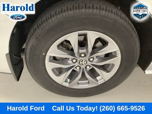 Used 2024 Toyota Sienna XLE FWD image 8