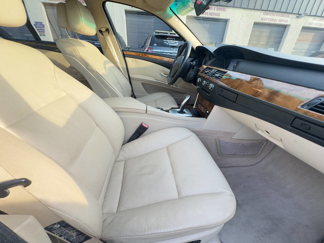 Used 2010 BMW 528i xDrive Sedan image 13