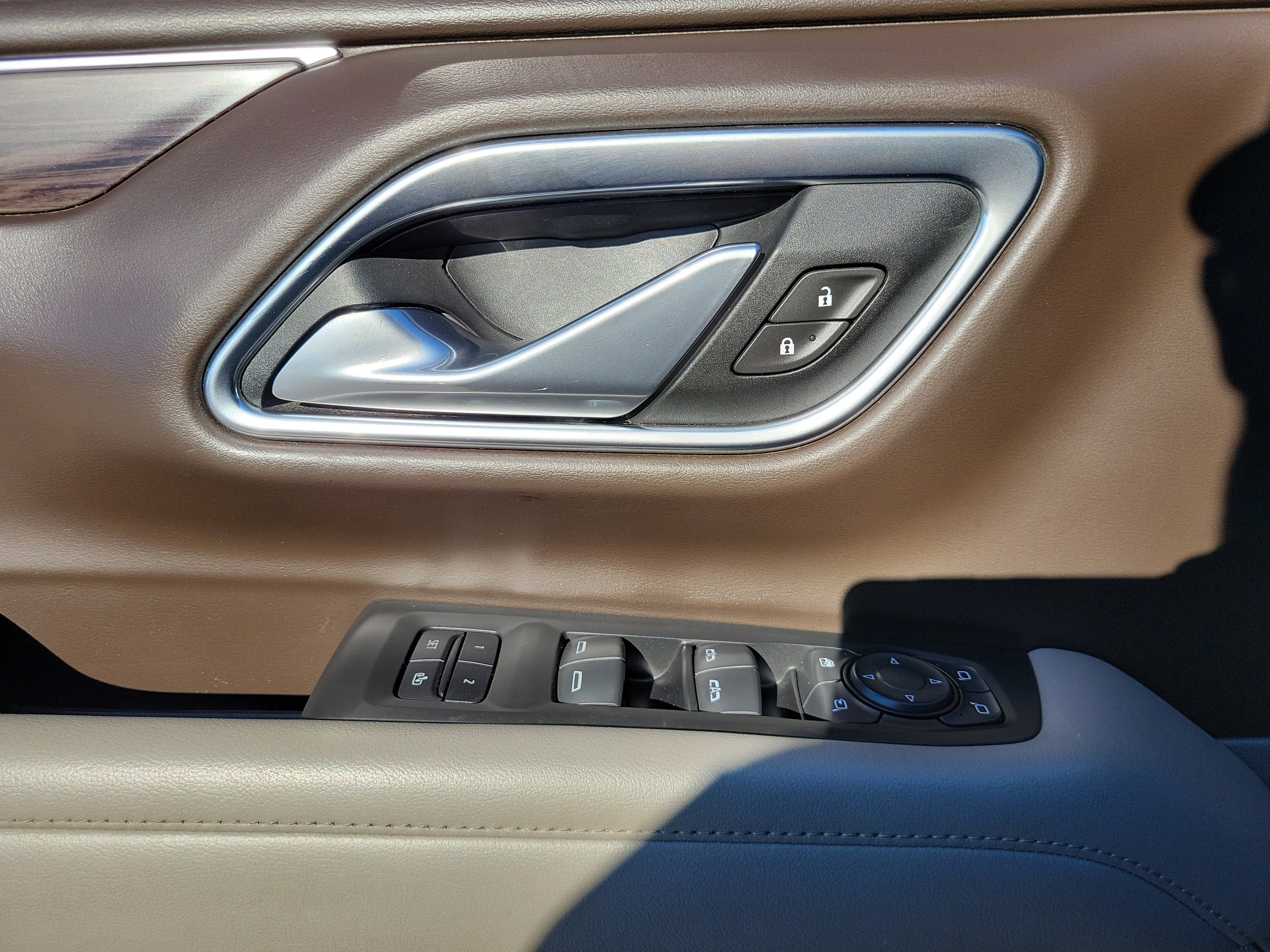 Used 2021 Chevrolet Tahoe Z71 w/ Z71 Off-Road Package image 17