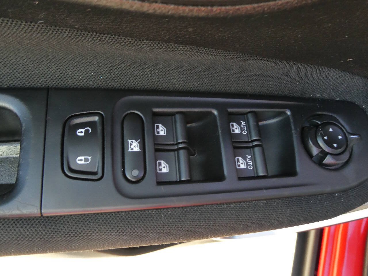 Used 2019 Jeep Renegade Latitude w/ Cold Weather Group FWD image 22