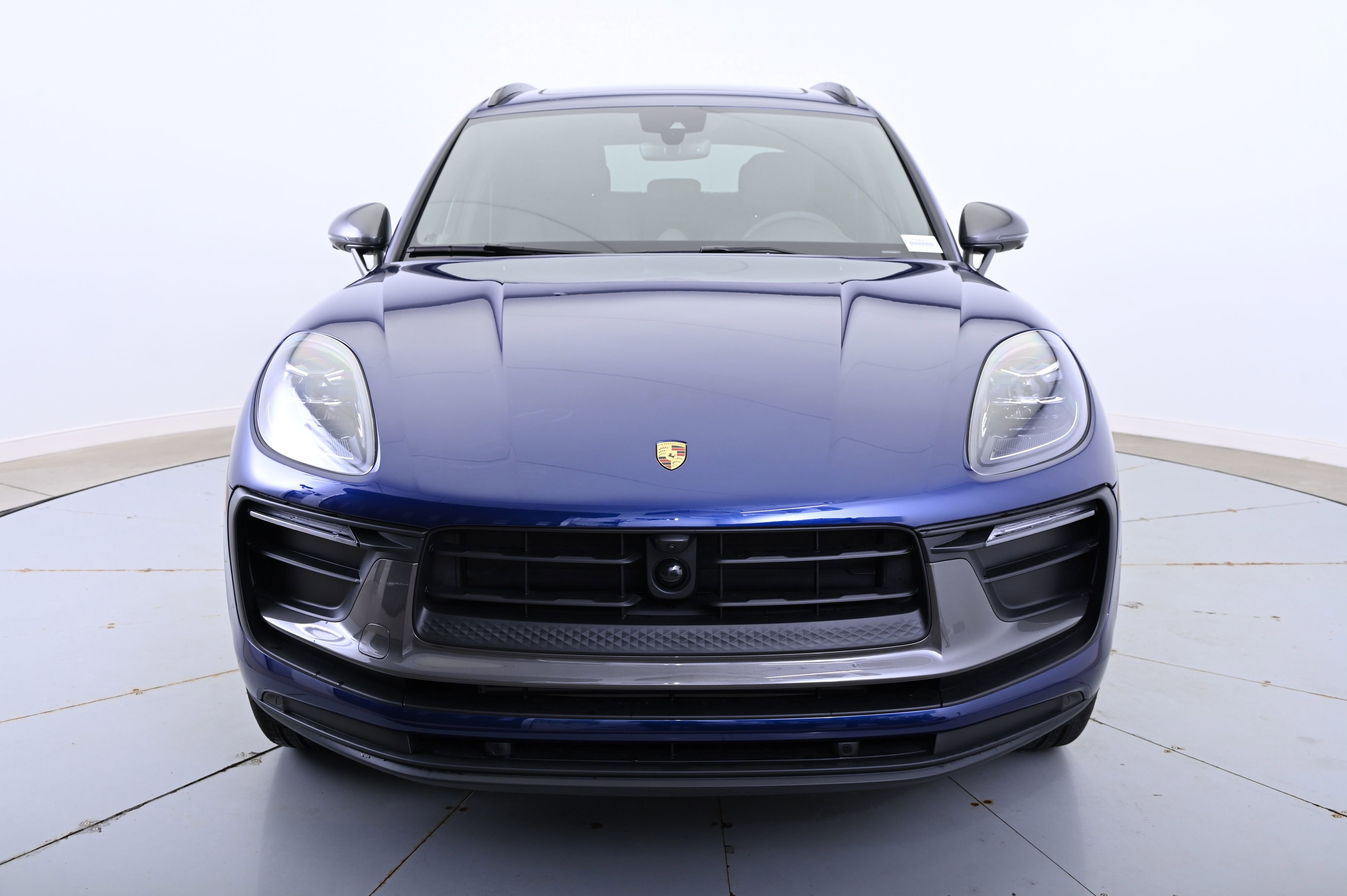 Certified 2025 Porsche Macan image 10
