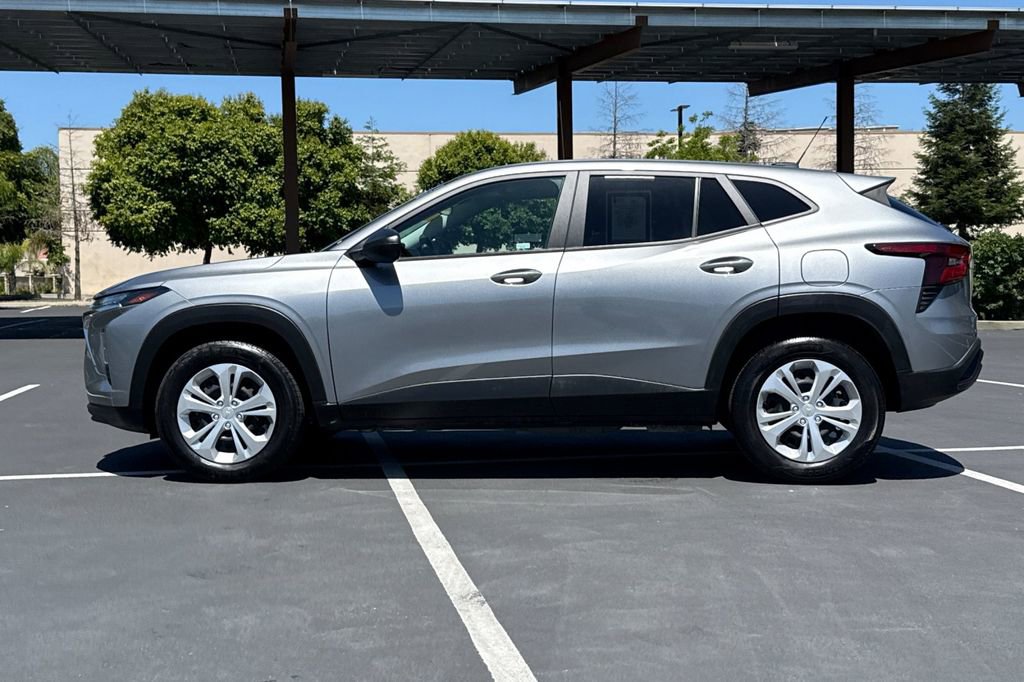 Used 2025 Chevrolet Trax LS FWD image 14