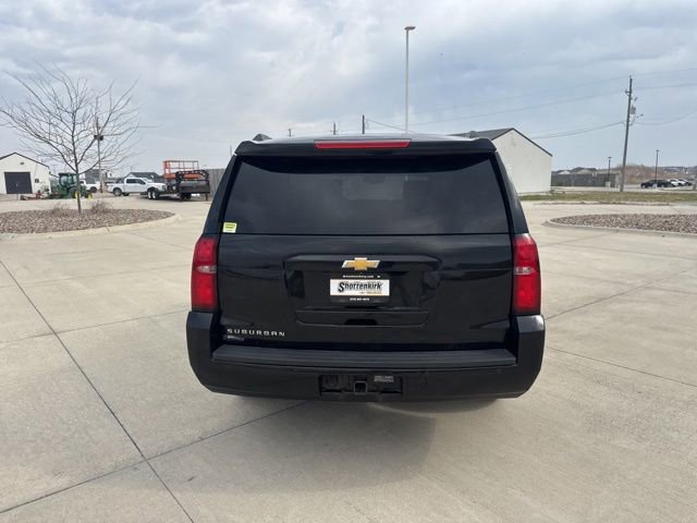 Used 2015 Chevrolet Suburban LT image 4
