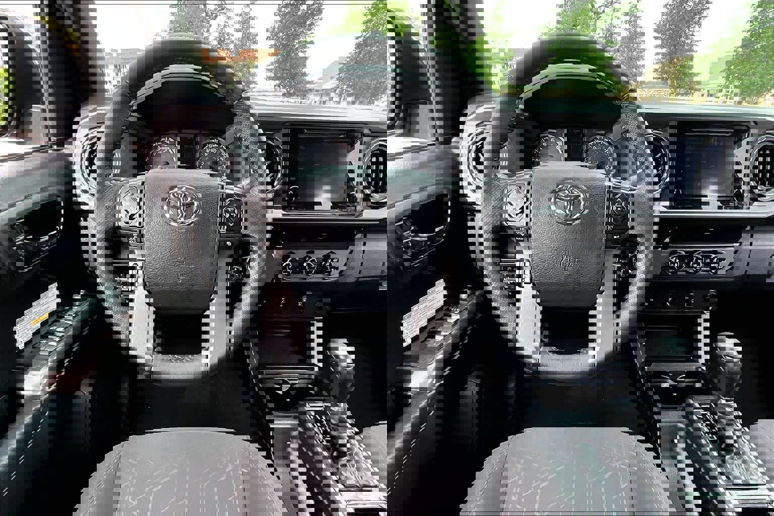 Used 2017 Toyota Tacoma TRD Off-Road w/ Tow Package RWD image 6