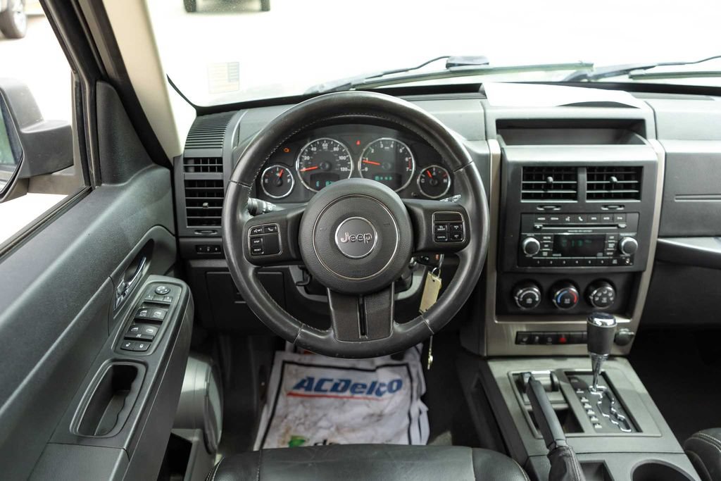 Used 2012 Jeep Liberty Sport AWD/4WD image 16