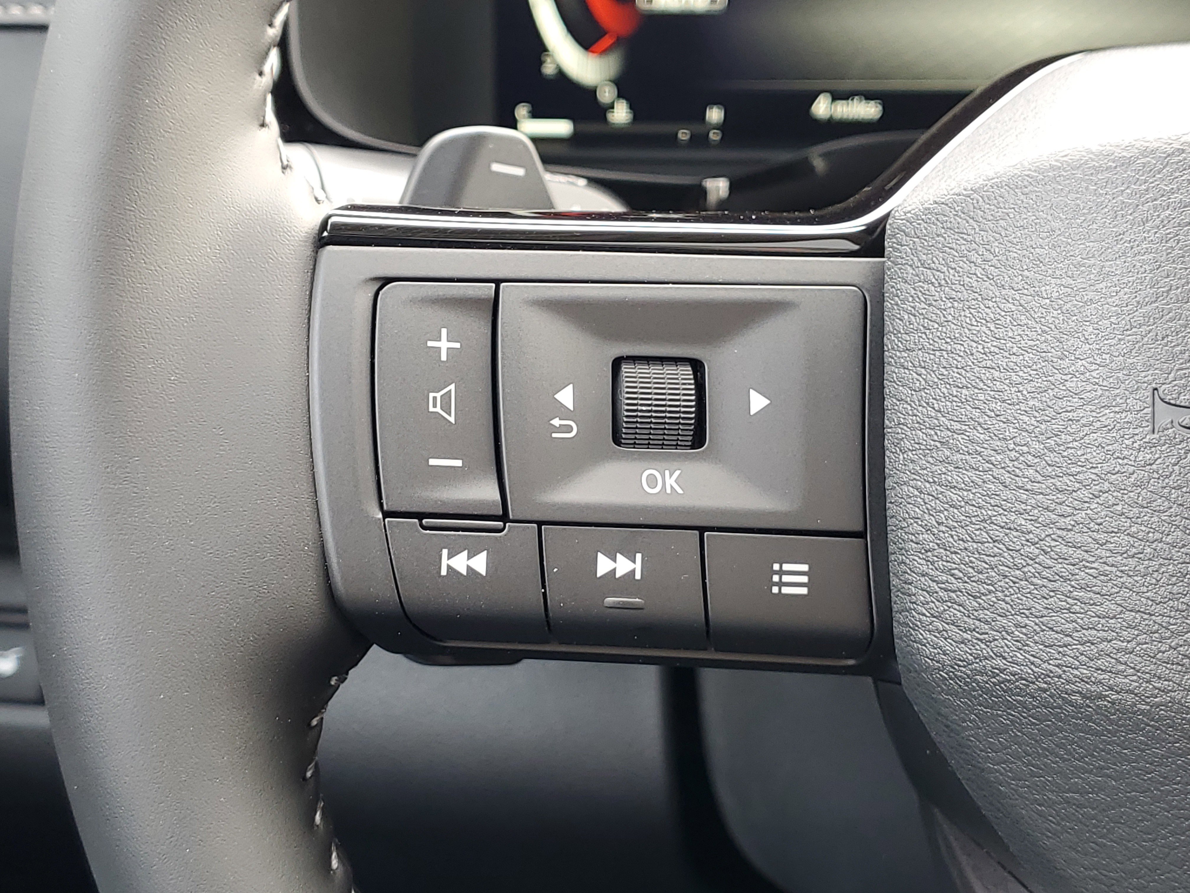 New 2026 Nissan Pathfinder SL w/ SL Premium Package image 12