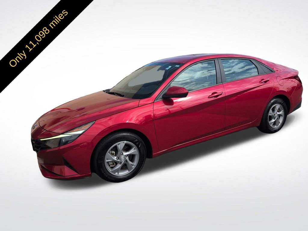 Used 2023 Hyundai Elantra SE w/ Cargo Package image 2