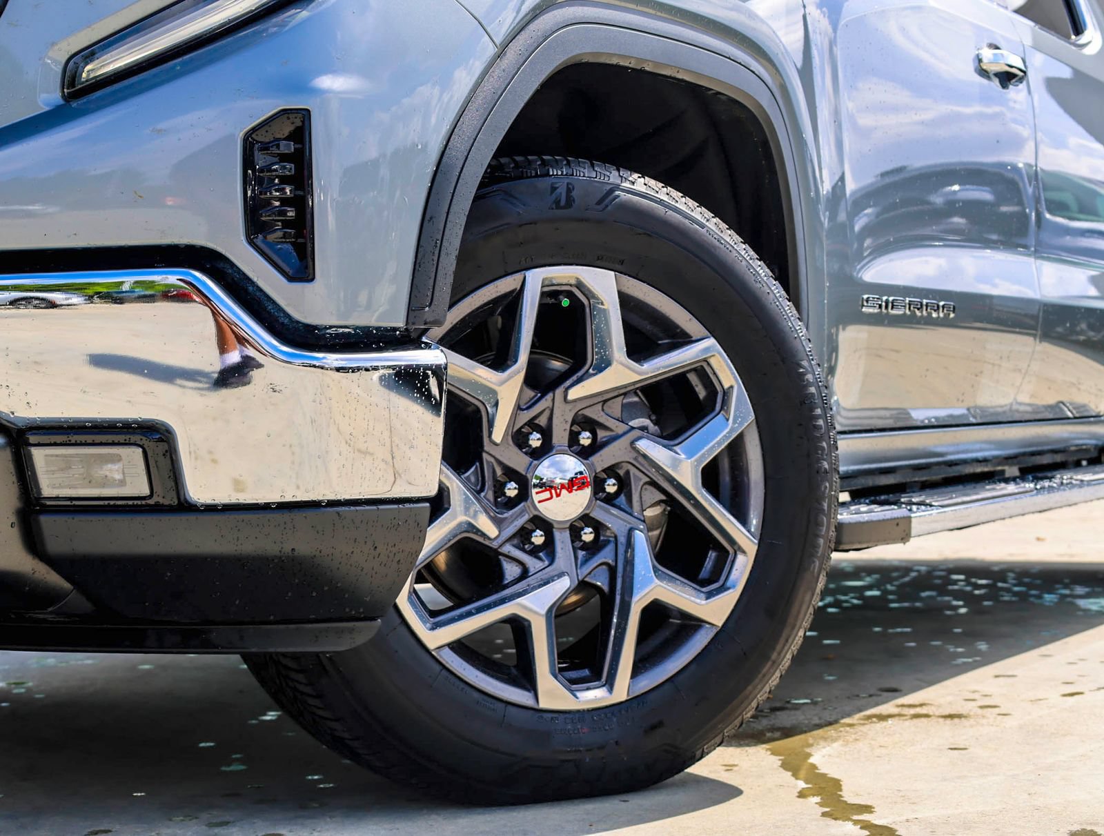 Used 2023 GMC Sierra 1500 SLT w/ SLT Premium Package RWD image 2