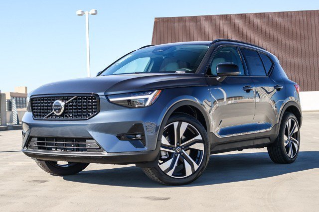 Used 2026 Volvo XC40 B5 Ultra w/ Climate Package