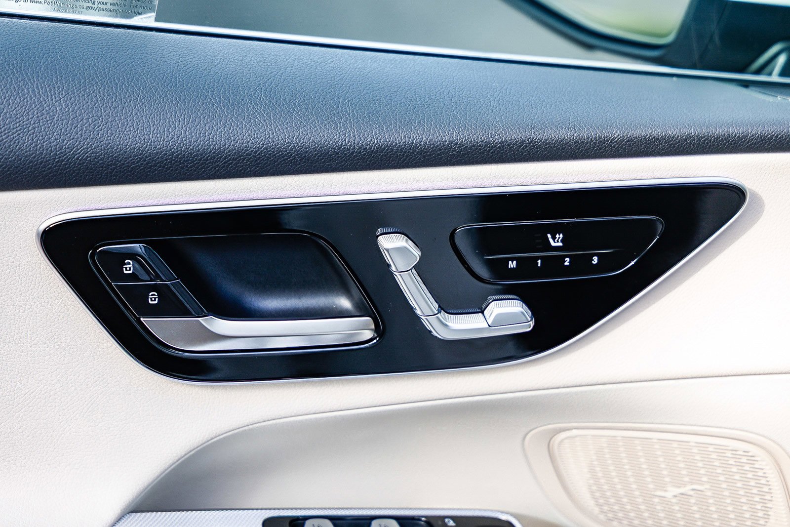 Certified 2025 Mercedes-Benz GLC 300 image 21