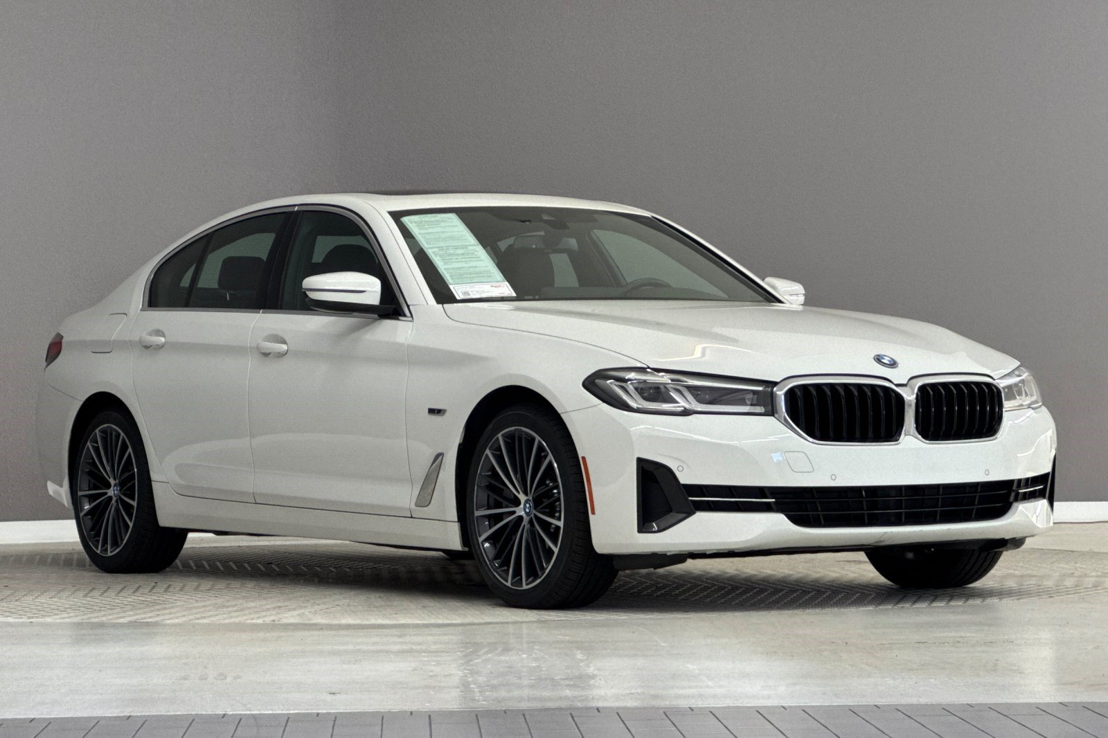 Certified 2023 BMW 530e w/ Convenience Package RWD image 7
