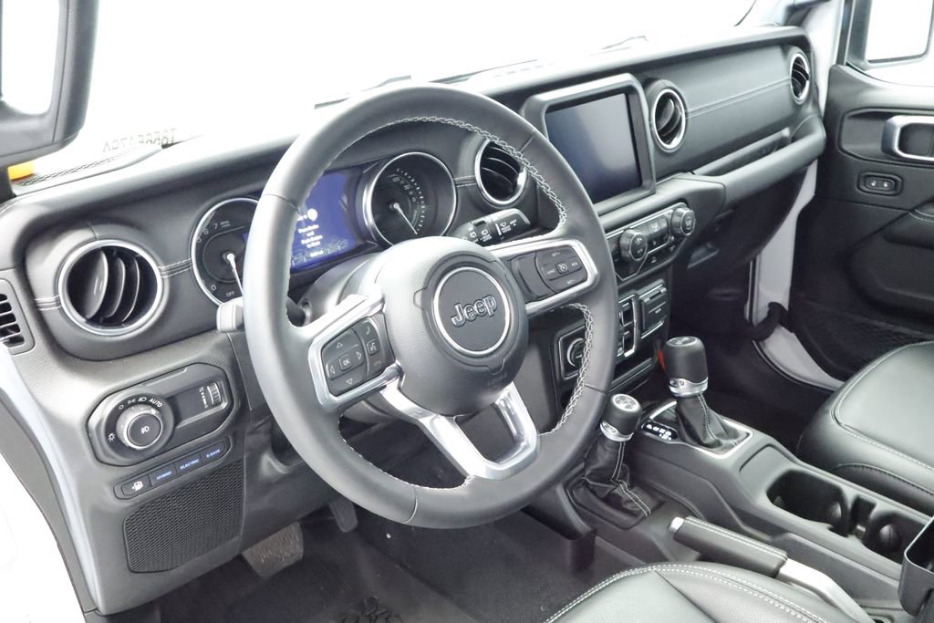 Used 2023 Jeep Wrangler Unlimited Sahara w/ Cold Weather Group AWD/4WD image 26