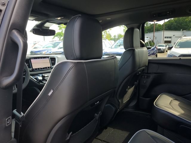 New 2027 Chrysler Pacifica Limited AWD/4WD image 13
