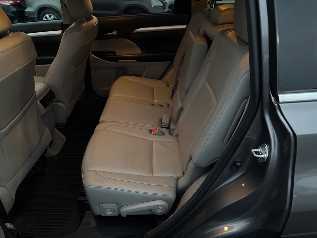 Used 2018 Toyota Highlander XLE image 13